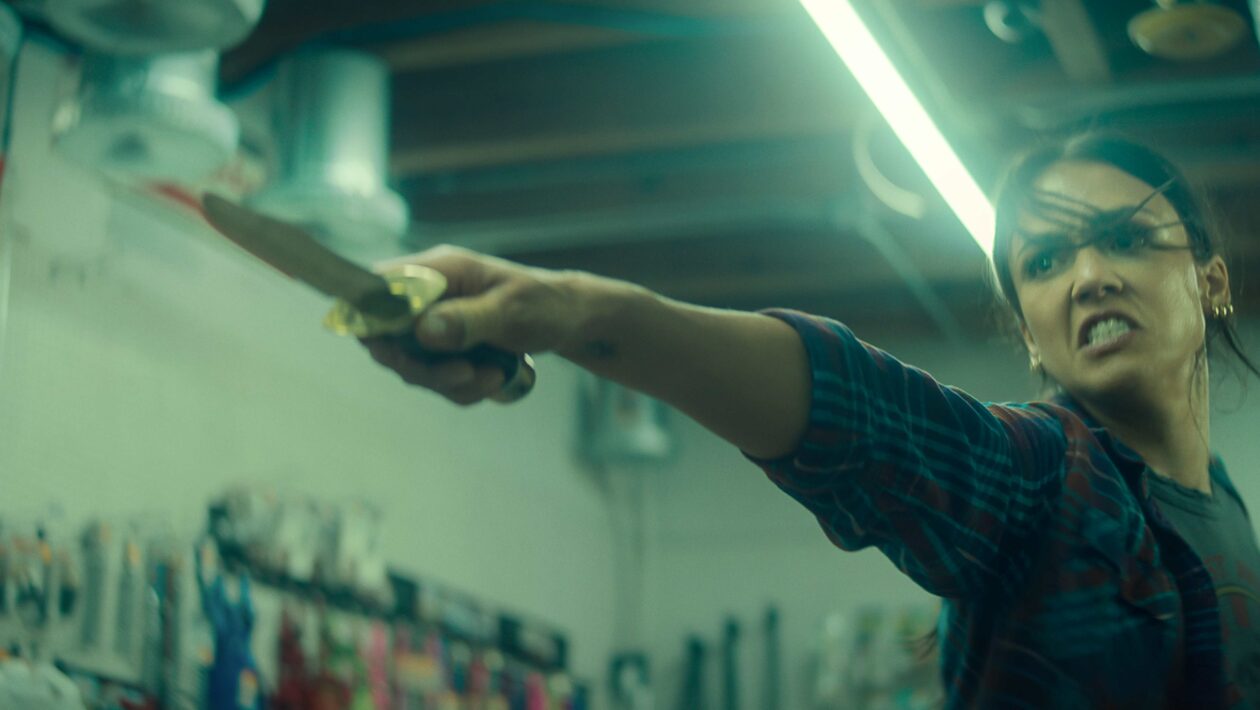 Trigger Warning Netflix Jessica Alba