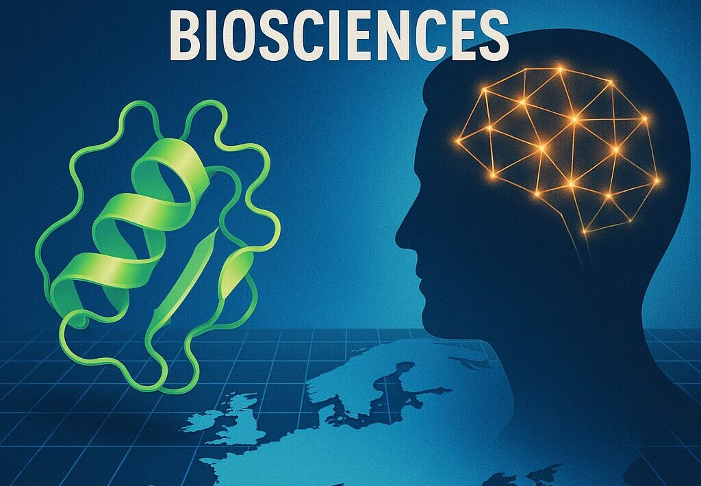 Das Bild visualisiert den tiefgreifenden Einfluss künstlicher Intelligenz auf die Biowissenschaften – mit einem klaren Fokus auf das KI-Modell ESM3. Links ist eine leuchtend grüne, stilisierte Proteinstruktur zu sehen, die symbolisch für neuartige, von KI designte Proteine steht. Rechts ist das Profil eines menschlichen Kopfes dargestellt, in dessen Gehirnregion ein neuronales Netzwerk aus leuchtenden Verbindungslinien aufscheint – eine grafische Metapher für künstliche Intelligenz und maschinelles Lernen. Im unteren Bildbereich ist eine abstrahierte Karte Europas angedeutet, was auf den globalen, aber auch europäischen Kontext der Forschung verweist. Der Slogan „AI Revolutionizing Biosciences“ über dem Motiv bringt die zentrale Aussage auf den Punkt: Modelle wie ESM3 eröffnen neue Wege in der biologischen Forschung, indem sie die Prinzipien der Evolution digital simulieren und völlig neue Proteinstrukturen generieren – jenseits der Grenzen der Natur. Die Bildkomposition unterstreicht, wie ESM3 das menschliche Wissen mit algorithmischer Kreativität verbindet – ein Blick in die Zukunft der Biotechnologie.